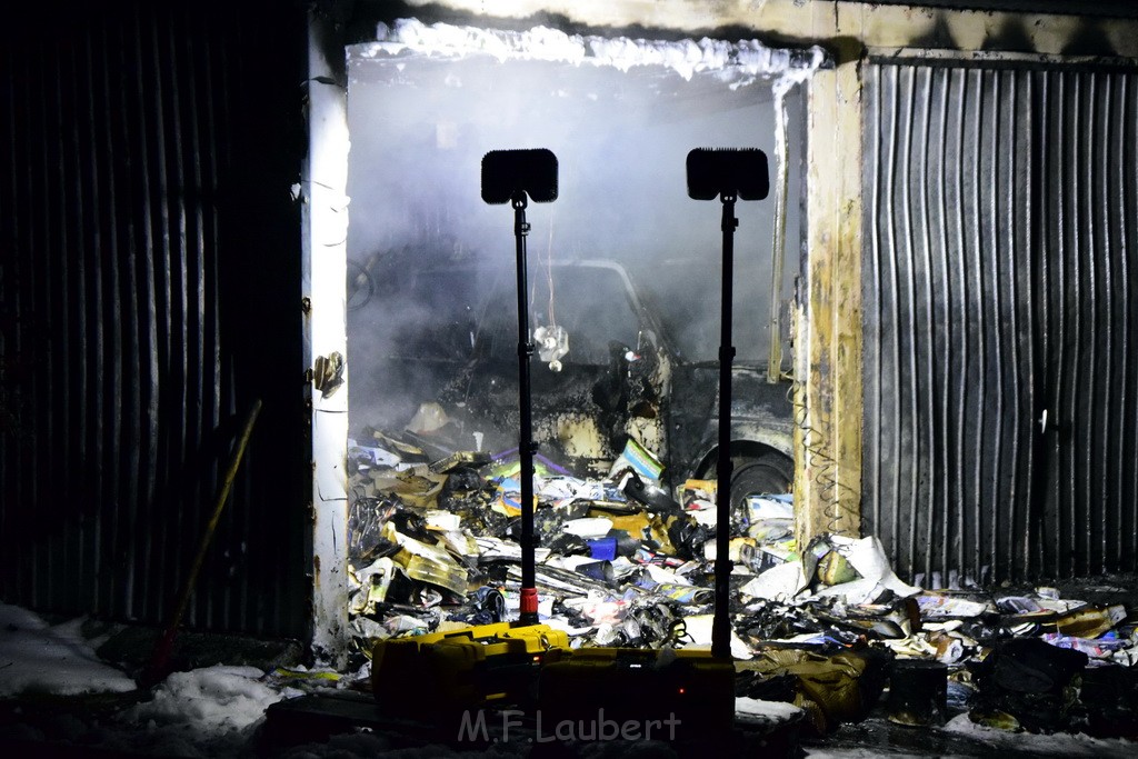 Feuer Hinterhof Garagen Koeln Hoehenberg Olpenerstr P105.JPG - Miklos Laubert